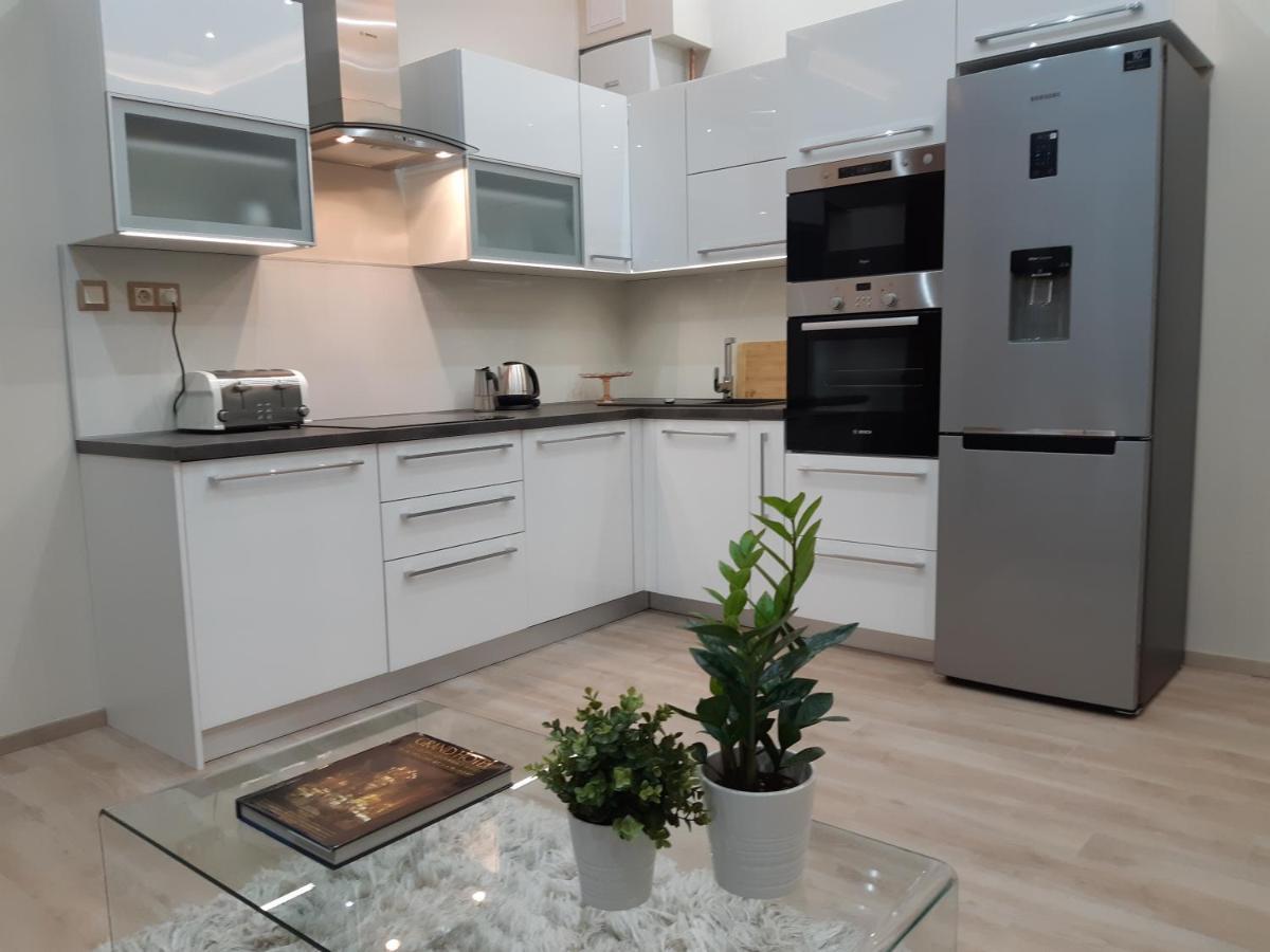בודפשט Modern, Quiet & Cozy Apartment In The Middle Of Downtown Near Danube At Fashion Street מראה חיצוני תמונה