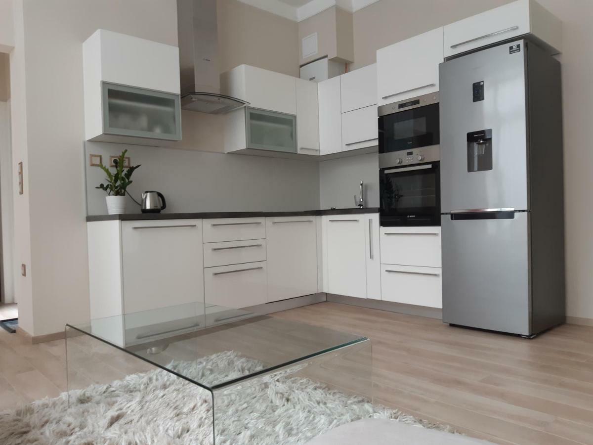 בודפשט Modern, Quiet & Cozy Apartment In The Middle Of Downtown Near Danube At Fashion Street מראה חיצוני תמונה