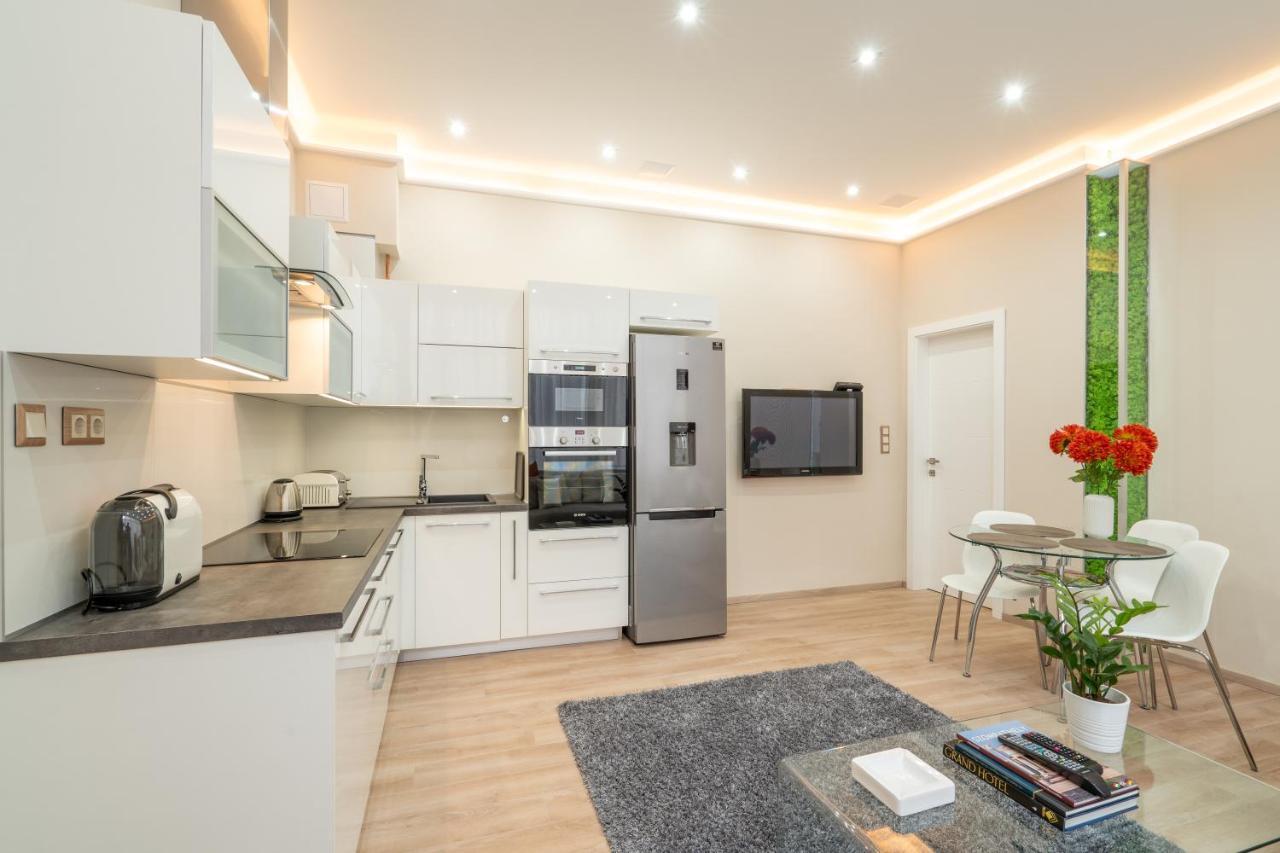 בודפשט Modern, Quiet & Cozy Apartment In The Middle Of Downtown Near Danube At Fashion Street מראה חיצוני תמונה